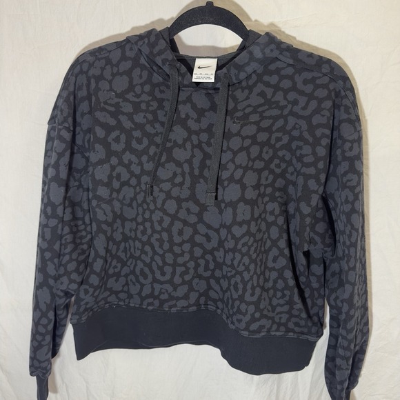 Nike Tops - Nike Women's Cropped Hooded Training Sweatshirt Size Medium Cheetah Print Black